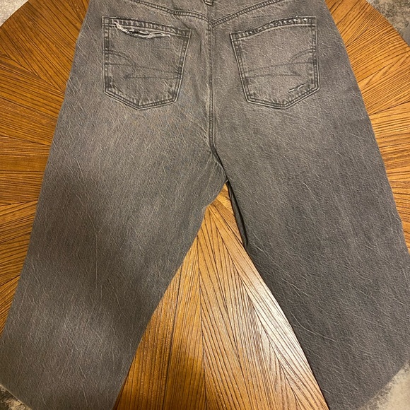 American Eagle NEW high waisted jeans - Picture 3 of 5